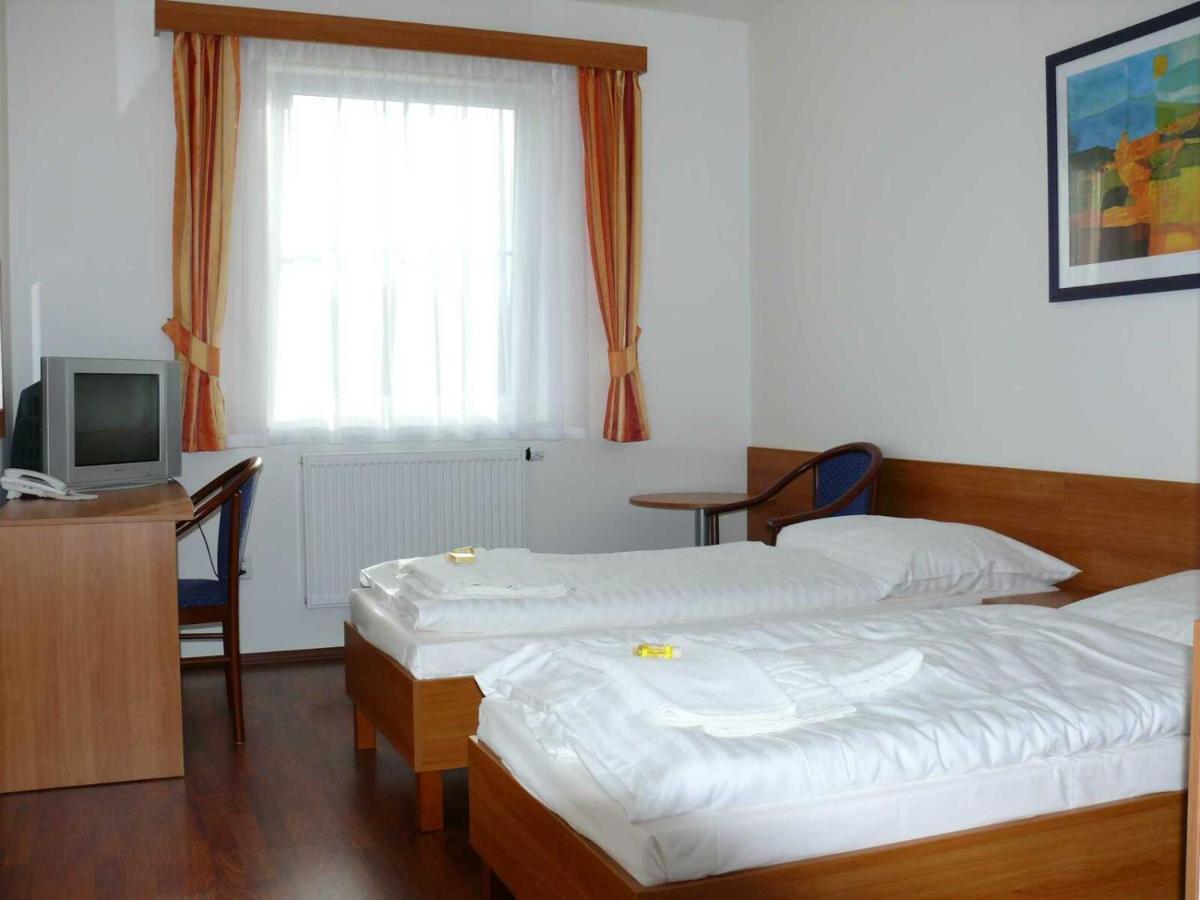 Hasicsky Hotel Pribyslav ภายนอก รูปภาพ