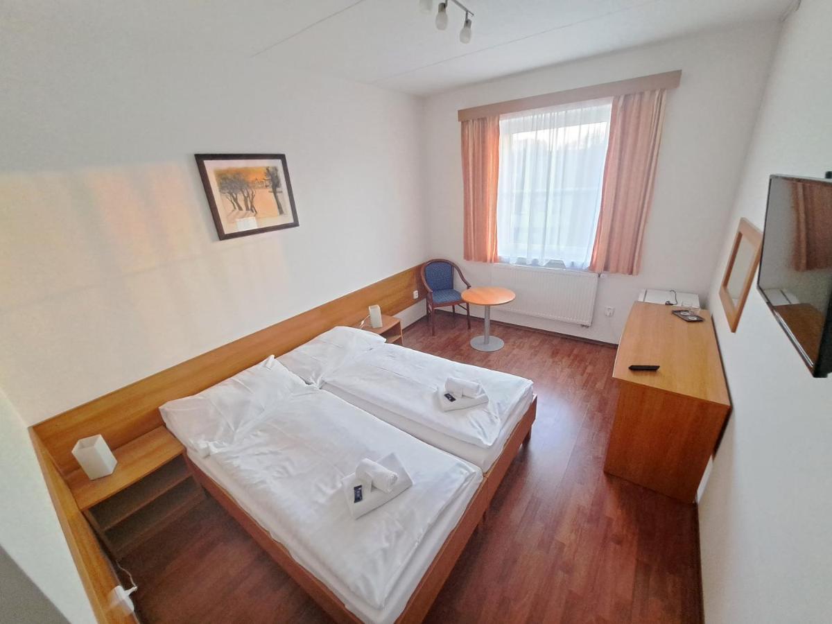 Hasicsky Hotel Pribyslav ภายนอก รูปภาพ