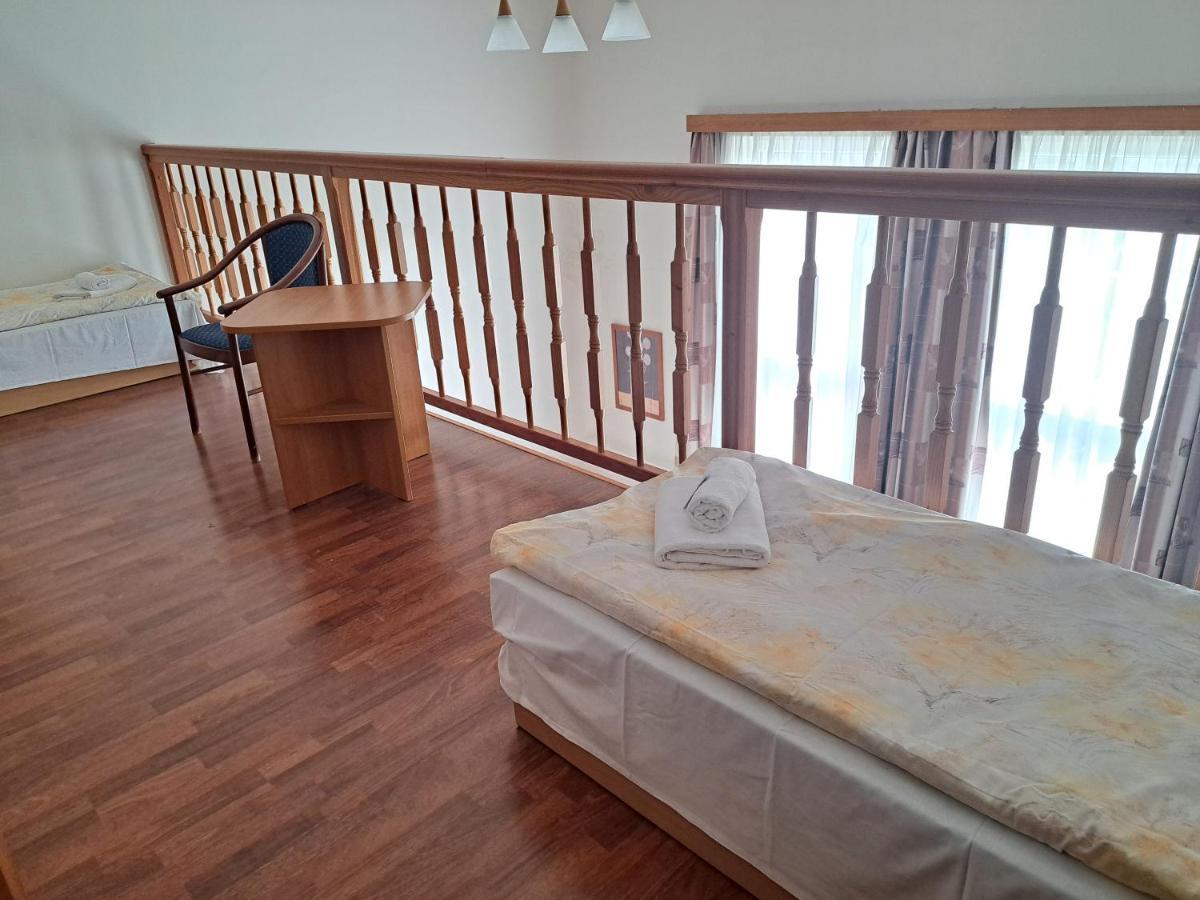 Hasicsky Hotel Pribyslav ภายนอก รูปภาพ