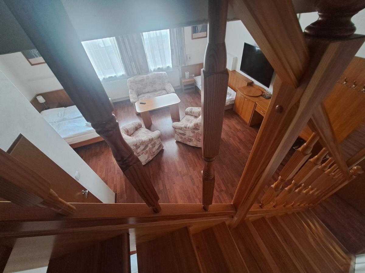 Hasicsky Hotel Pribyslav ภายนอก รูปภาพ