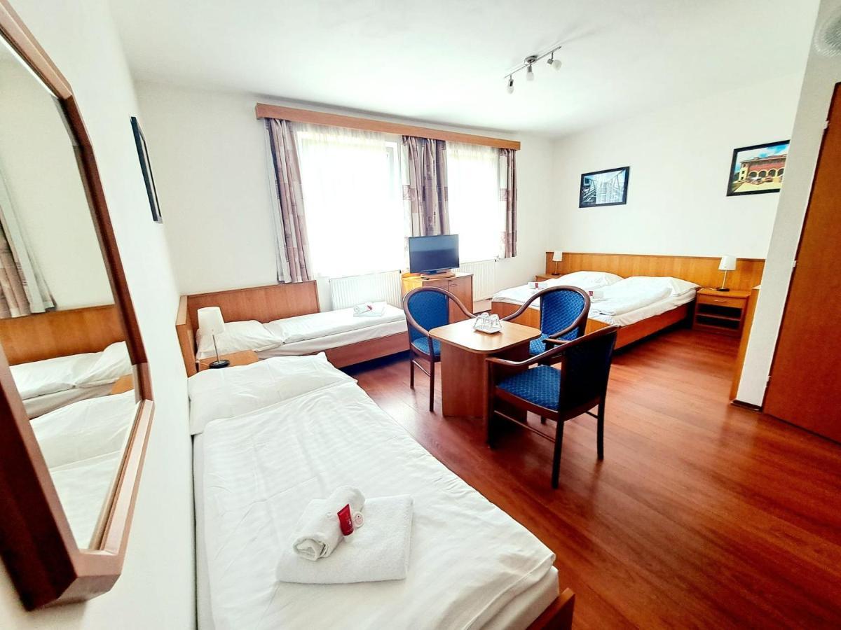 Hasicsky Hotel Pribyslav ภายนอก รูปภาพ